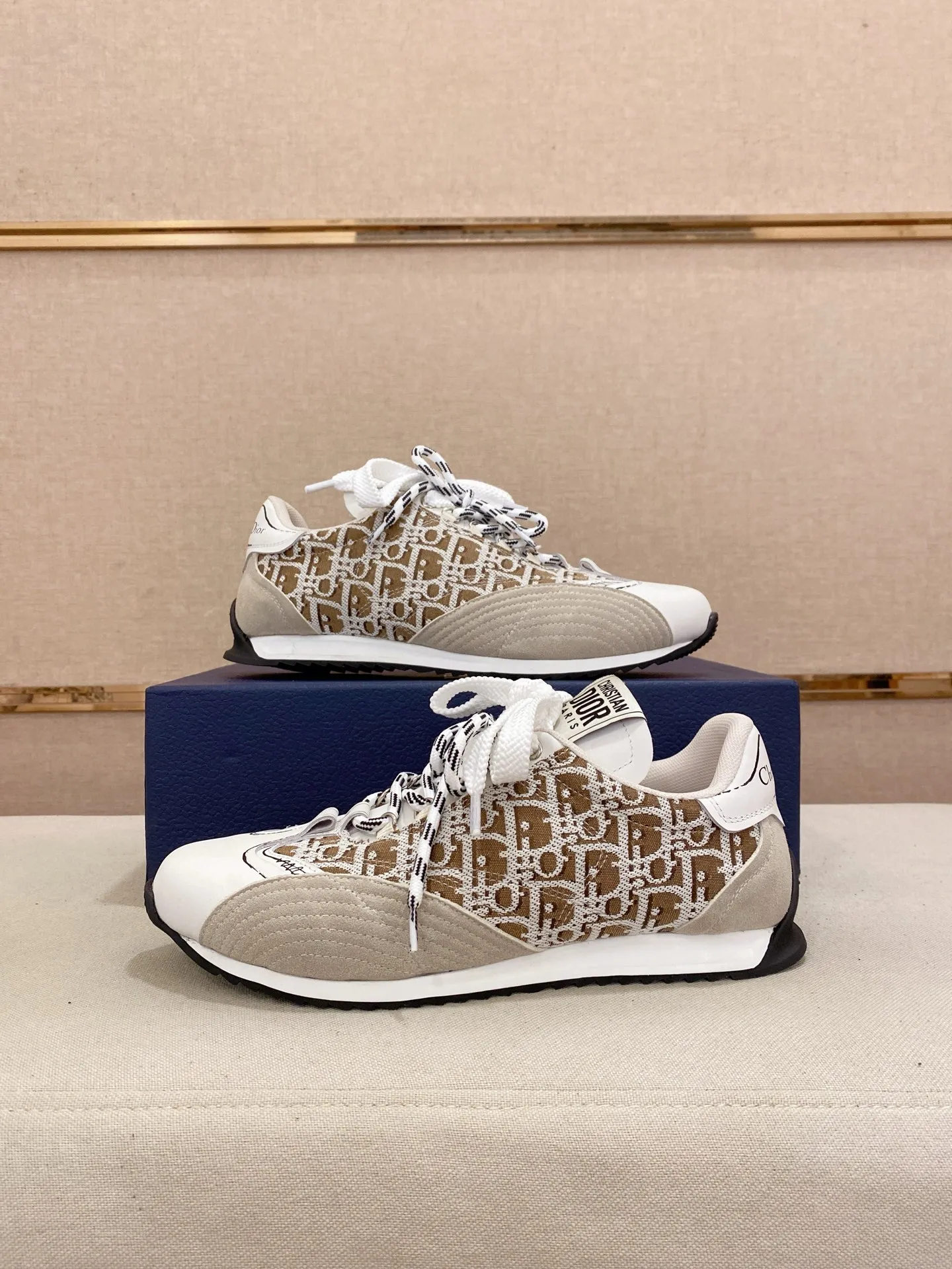 Men's shoes💰: 500💰Couple style💏 [Dior·Dior] New casual sports style men's shoes, new spring and summer design, perfect workmanship, lace-up lazy style to create wardrobe quality, upper: imported first-layer cowhide, mesh breathable lining soft and comfortable, ultra-light TPU wear-resistant outsole, simple, versatile fashion men's shoes, excellent color code number 35--44. (45,46 customized items are not returnable or exchangeable)